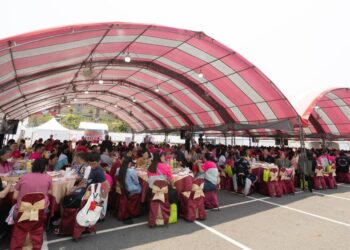 高雄夢時代人潮爆滿引關注 台味開桌宴真相掀熱議