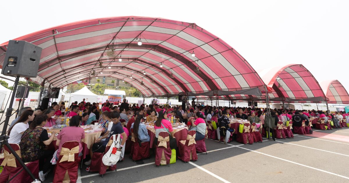 高雄夢時代人潮爆滿引關注 台味開桌宴真相掀熱議