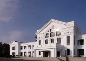 「小白宮」華麗轉身！中興會堂點亮中興新村 國發會完成修復再利用打造文化新地標