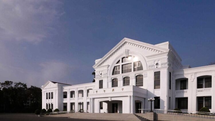 「小白宮」華麗轉身！中興會堂點亮中興新村 國發會完成修復再利用打造文化新地標