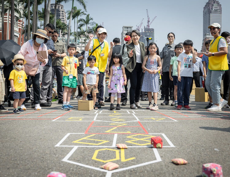 蕭美琴副總統出席總統府假日開放參觀活動 與民互動體驗童趣與文化魅力