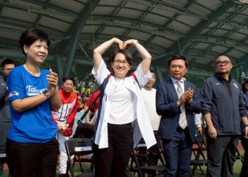 蕭美琴副總統出席企業女子壘球聯賽開幕戰 倡議女性友善運動環境持續深化