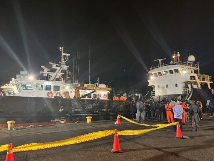 海巡署循線攔檢可疑貨輪 查獲大麻花300多公斤成功攔阻毒品流入國境