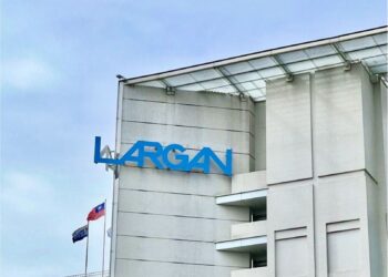 AI 算力點亮「光進銅退」轉型潮 台灣光學軍團跨界卡位CPO矽光子藍海