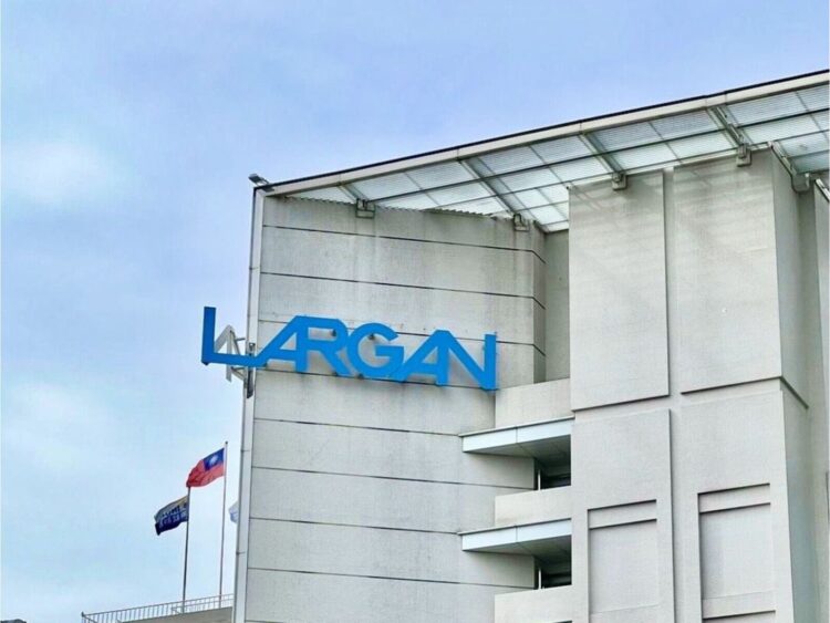 AI 算力點亮「光進銅退」轉型潮 台灣光學軍團跨界卡位CPO矽光子藍海